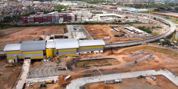 Estação do Tramo III do metrô de Salvador entra em serviço