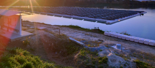 Usina solar flutuante opera em cava de mineradora no interior de SP