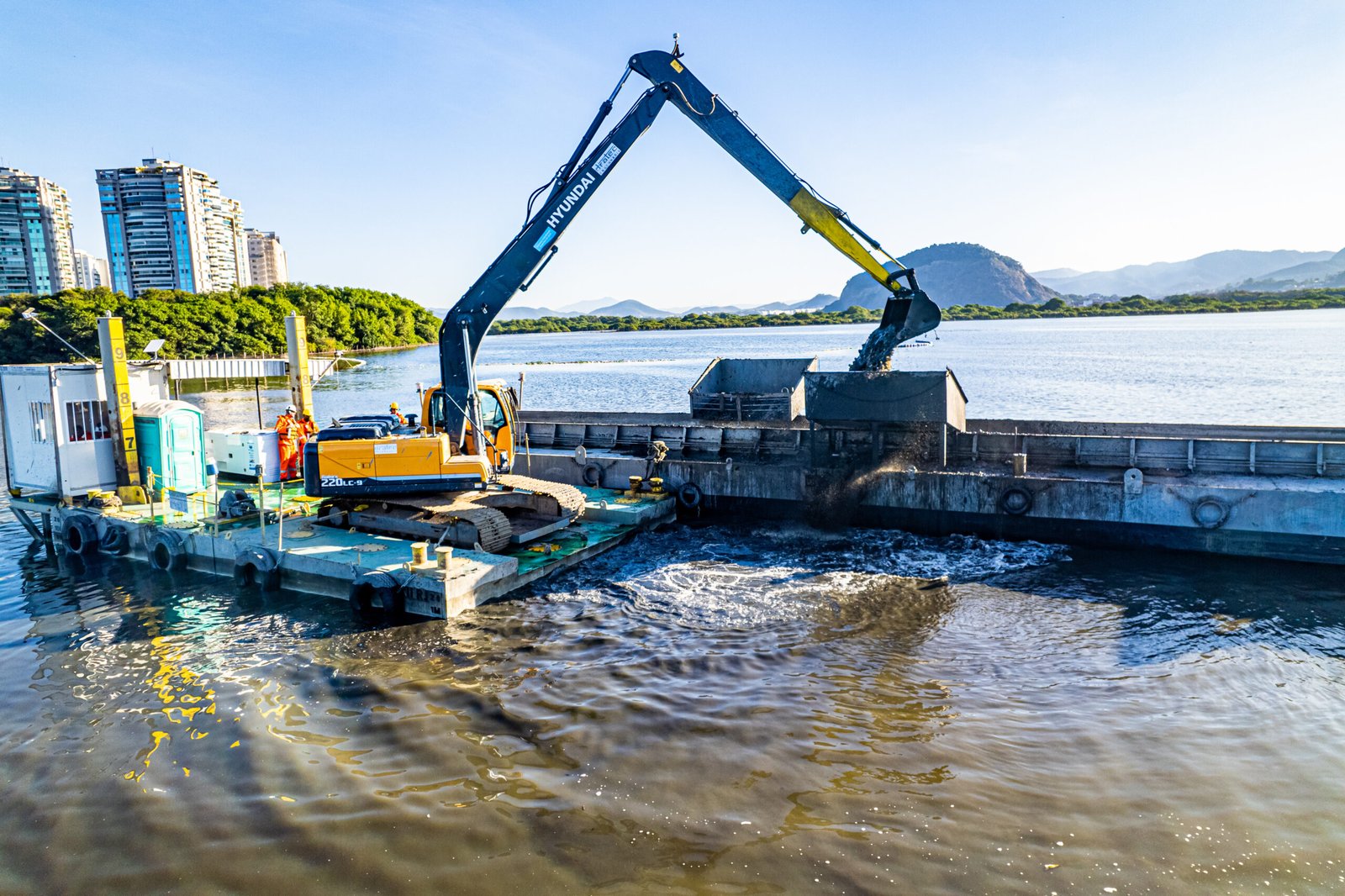 Dragagem ambiental para recuperar o Complexo Lagunar de Jacarepaguá, no Rio